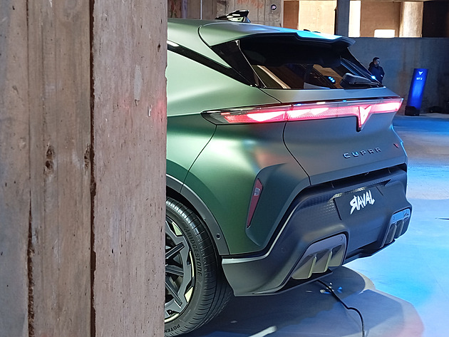 Vejrostek z barcelonského Žižkova frčí na elektru. Novou cupru jsme okoukli