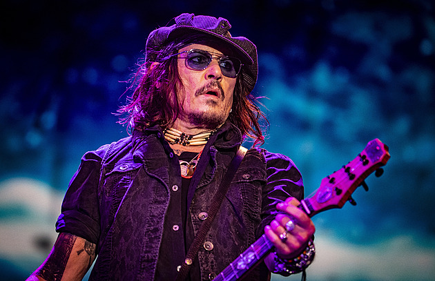 RECENZE: Na rockové tancovačce. Johnny Depp nabídl v Praze prchavý zážitek