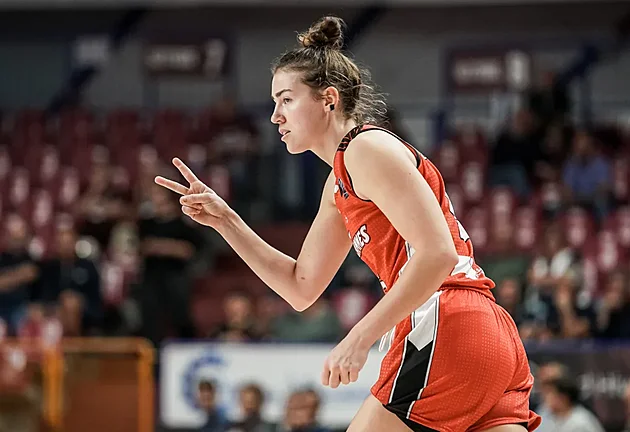 Další Češka míří do Euroligy. Pospíšilová pomohla Flammes Carolo potopit Benátky