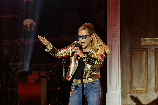 OBRAZEM: Anastacia rozproudila Brno. Fanoušci tančili i na místech k sezení