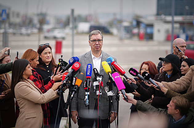 V Srbsku začaly volby. Provází je velký zájem voličů a dlouhé fronty